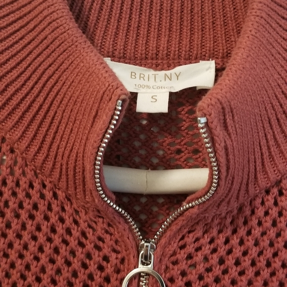 Knit Sweater Vest with Zipper - Picture 3 of 3